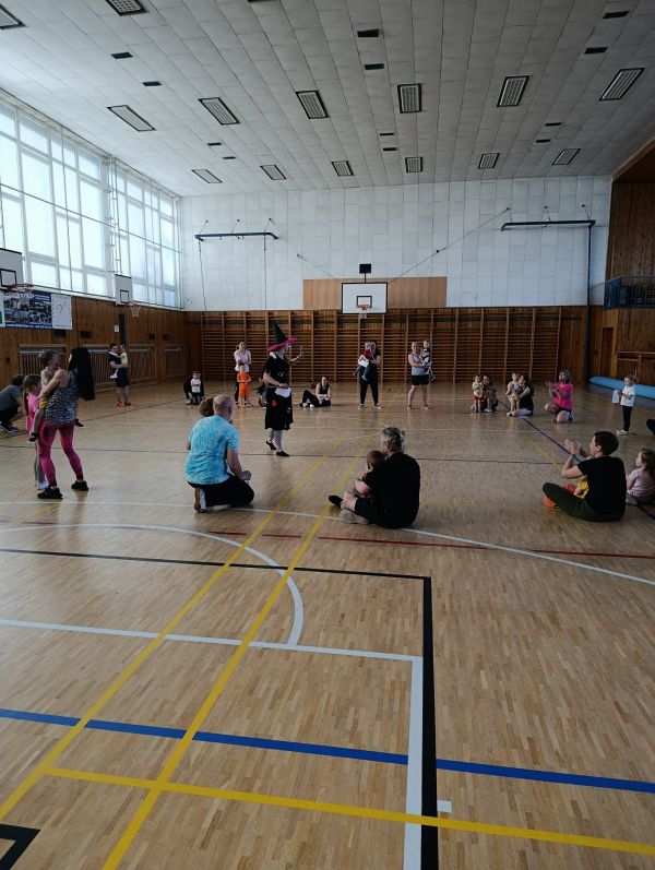 Čarodejnická hodina rodičů s dětmi 30. 4. 2025